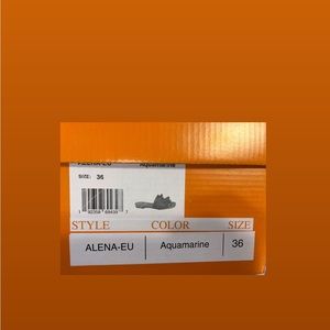 Buttery  soft leather… color Aquamarine